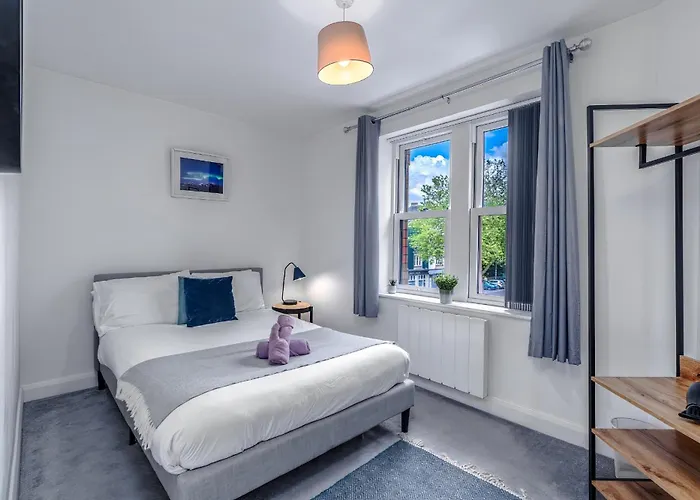 Chic & Modern Apartment - Bedminster Parade